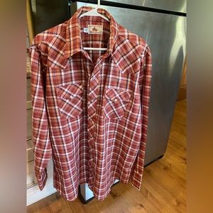 Men’s Western Style Long Sleeve Shirt.